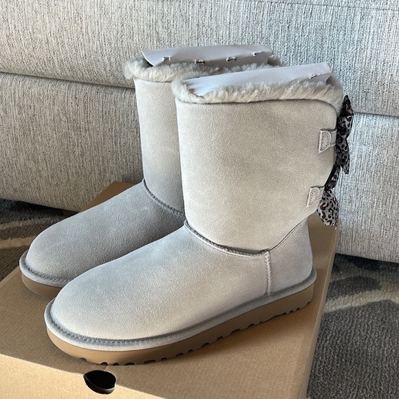 Ugg Bailey Bow Leopard - Picture 2 of 11